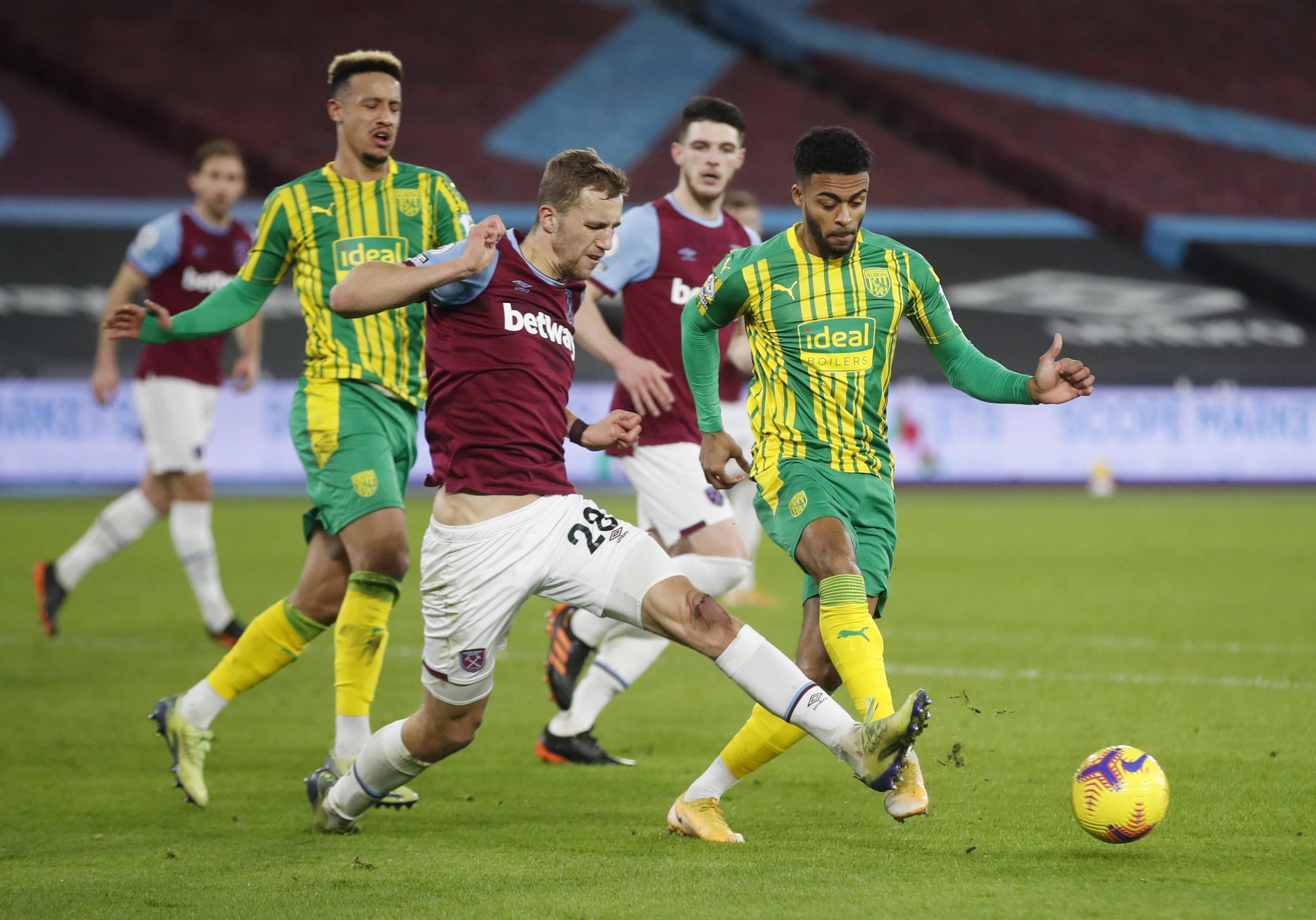 及个人表现 及个人表现